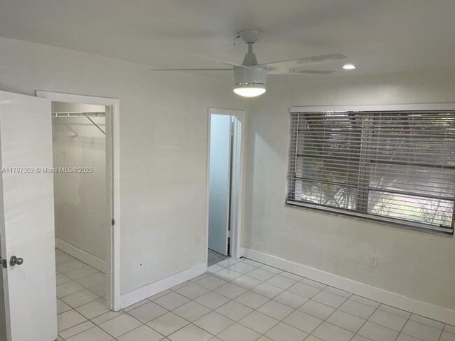 Building Photo - 9352 SW 77th Ave