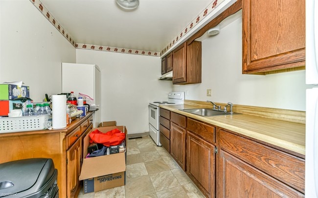 Building Photo - 2 br, 1 bath Townhome - 1121 Morrelle Ave