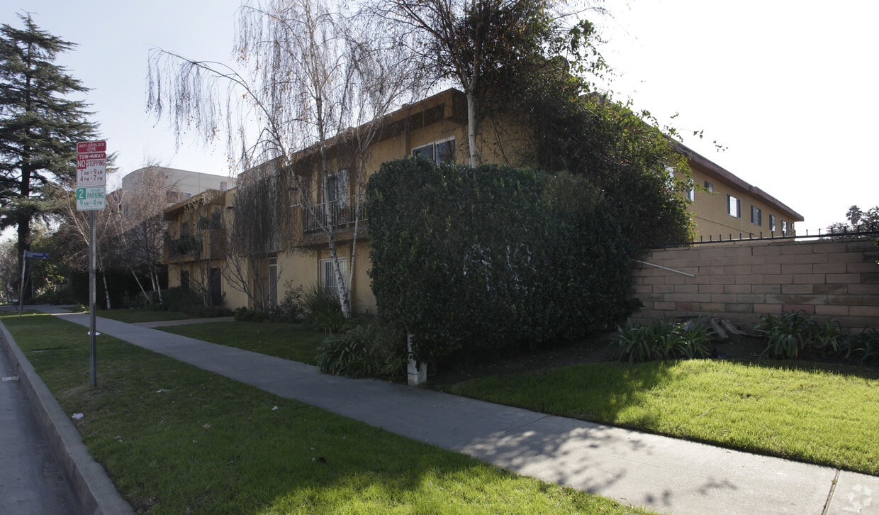 13440 Victory Blvd, Van Nuys, CA 91401 Apartments in Van Nuys, CA