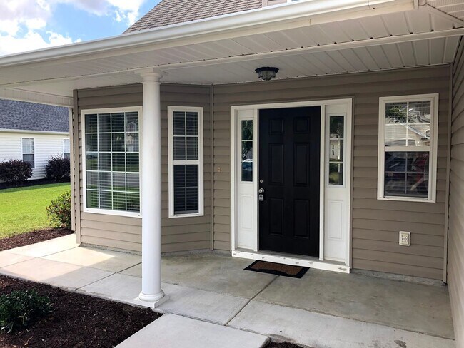 Foto del edificio - 3 bed 2.5 bath Spacious Home in Azalea Lakes