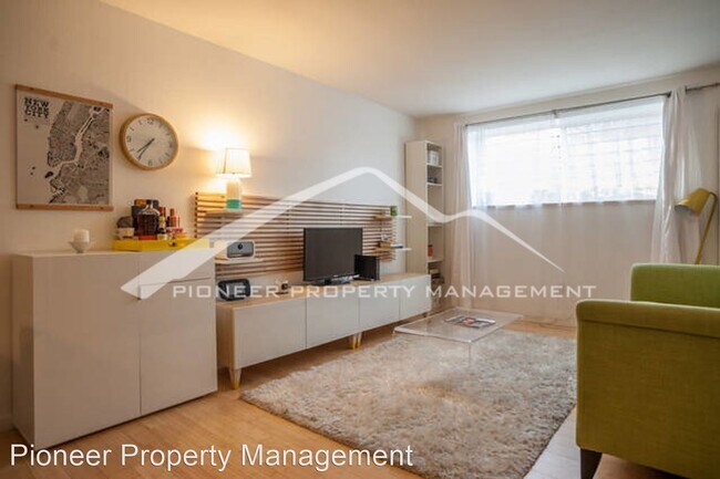 Building Photo - 1 br, 1 bath House - 1032 Clarkson St. #104