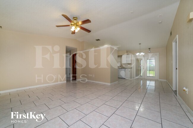 Foto del edificio - 571 Degroodt Rd SW