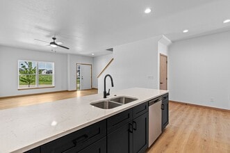 Building Photo - 630 Catherine Dr