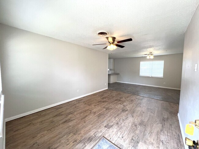 Foto del edificio - ** BEAUTIFUL TRACY HEIGHTS HOME **