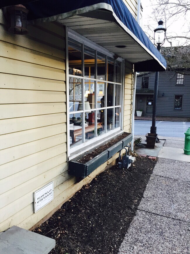 Local comercial, estudio o espacio para venta al por menor, con vista parcial a la calle, ubicado en 12 Stockton Avenue, New Hope, Condado de Bucks, Pensilvania. - 12 Stockton Avenue