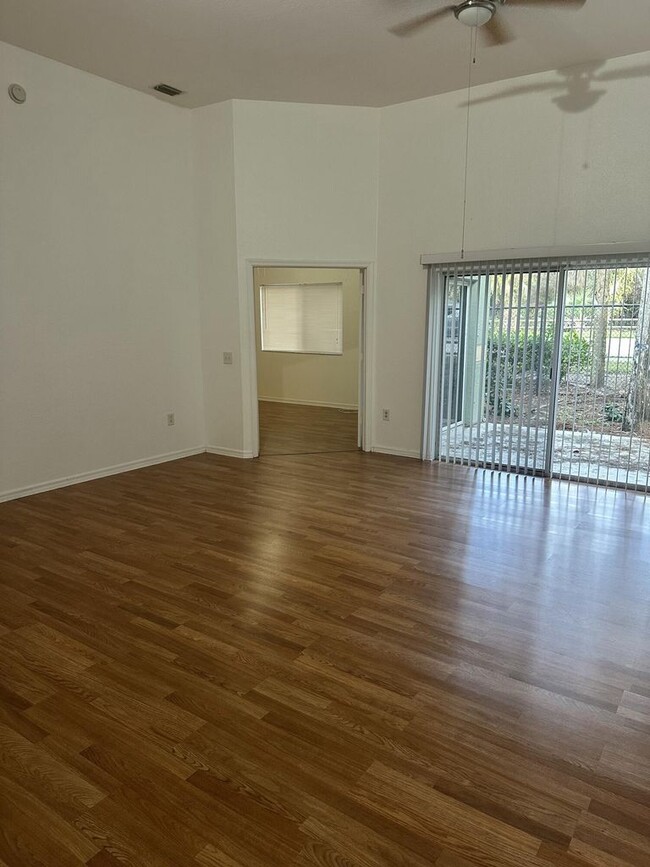 Building Photo - 220 Crestwood Cir