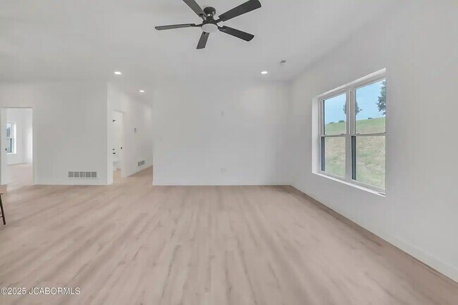 Foto del edificio - 8206 Big Meadows Rd