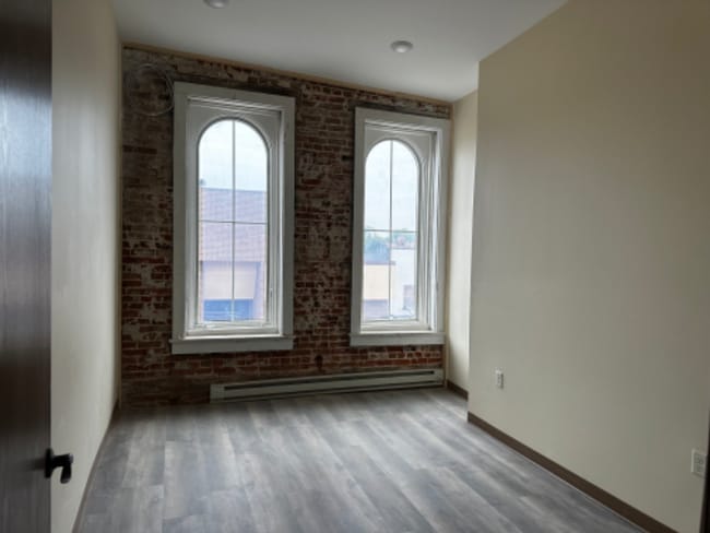 Building Photo - 110 N Minnesota St