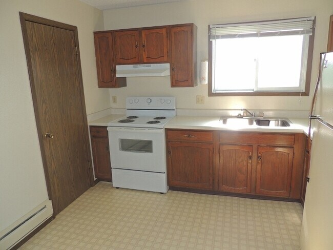 Foto del edificio - $995 | 2 Bedroom, 1 Bathroom Apartment | Cat Friendly | Available for August 1st, 2026 Move In!