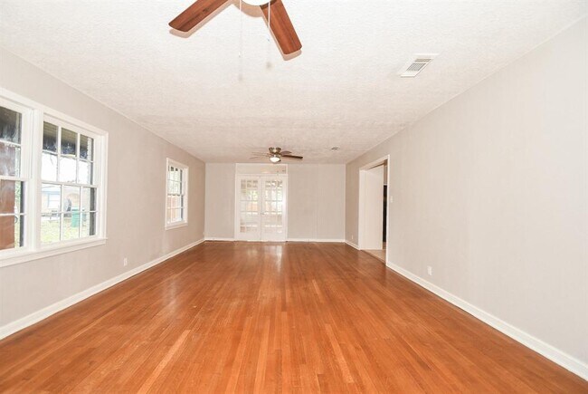 Building Photo - 8 Coronado Cir