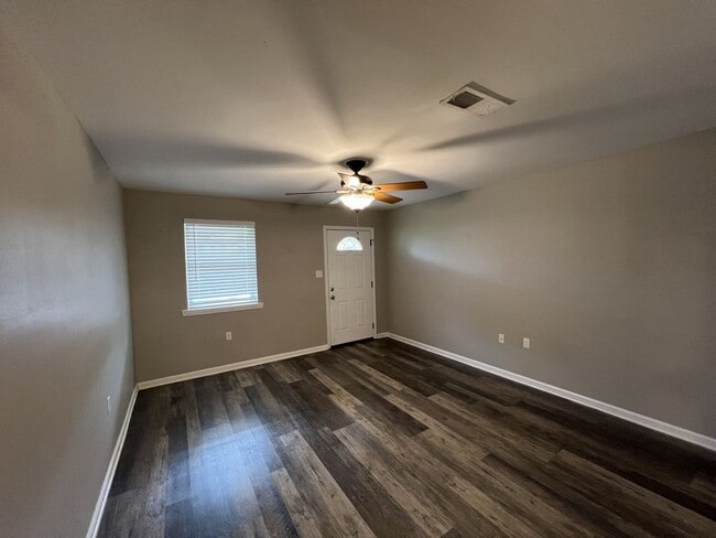 Building Photo - HEART OF DENHAM SPRINGS!