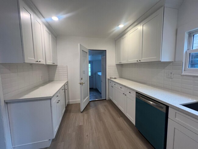 Foto del edificio - 700 Charter Oak St