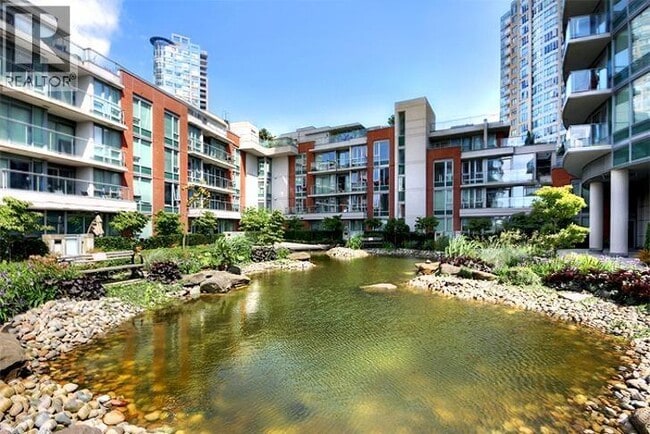 Building Photo - 688 Abbott St