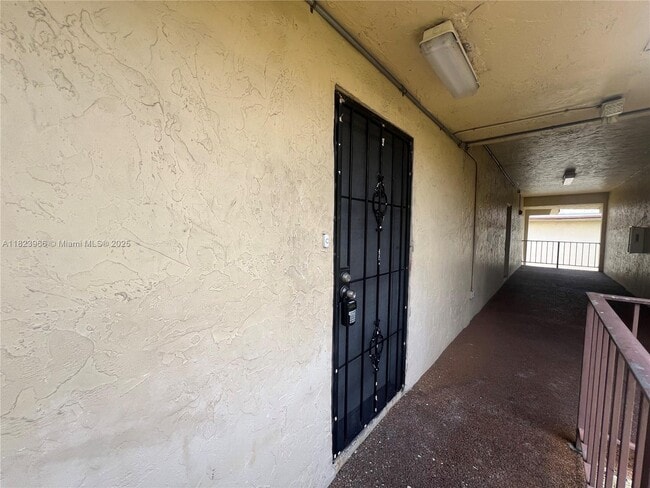 Foto del edificio - 11905 NE 2nd Ave