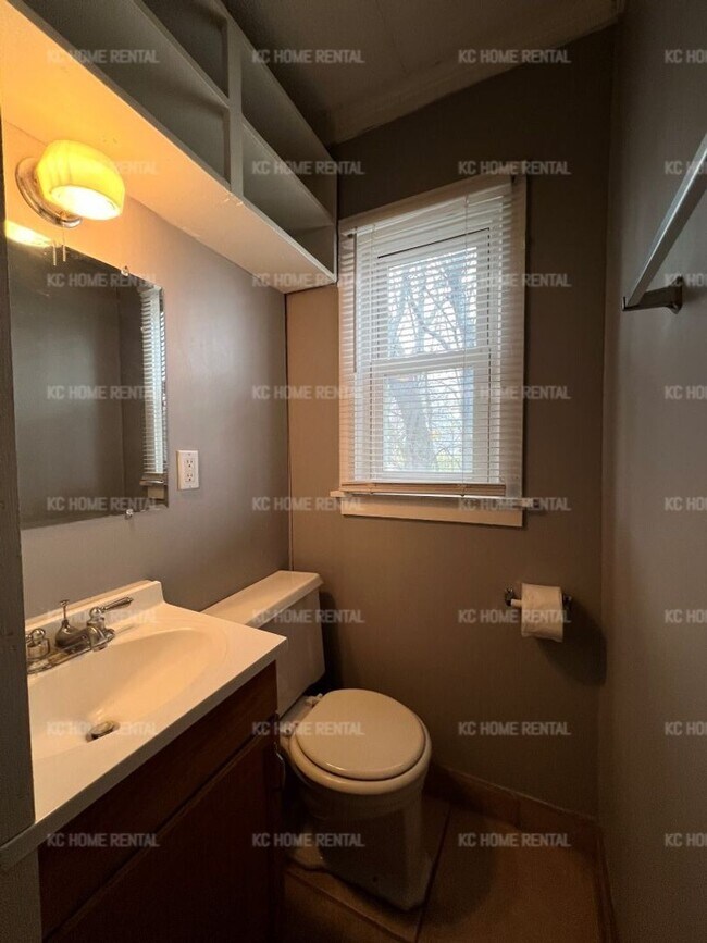 Building Photo - Decent priced 1 bed 1 bath condo unit in S...