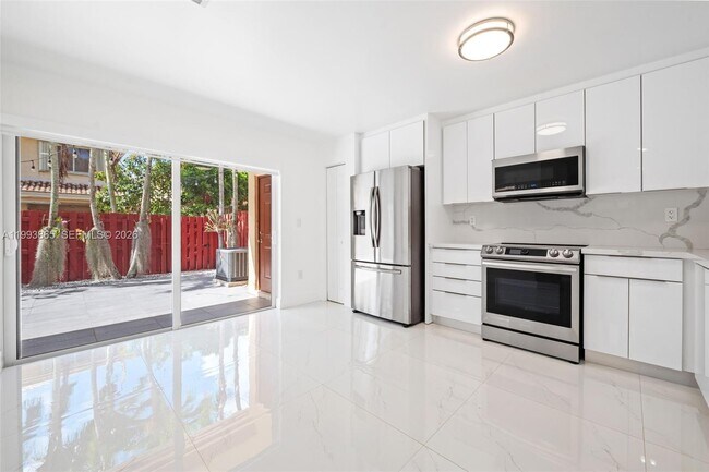 Building Photo - 16418 SW 72nd Terrace