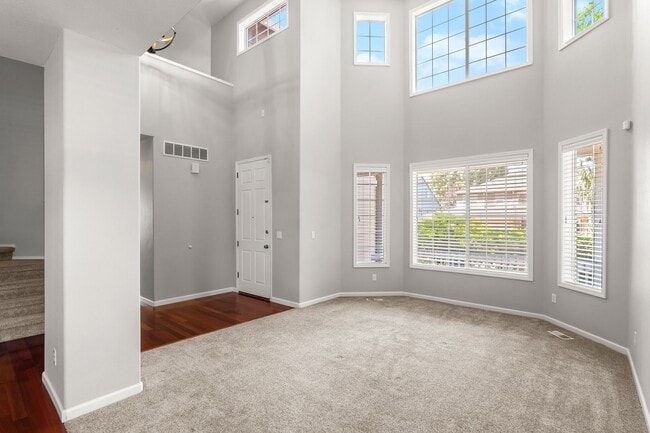 Building Photo - Elegant, Well-Loved, 5 bedroom, 3 bathroom...