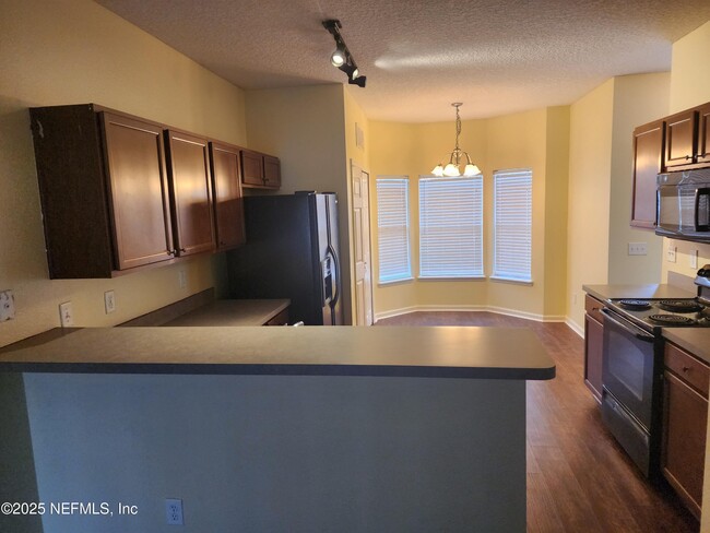 Building Photo - 490 Hopewell Dr