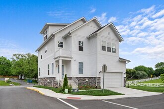 Building Photo - 43822 Jenkins Ln