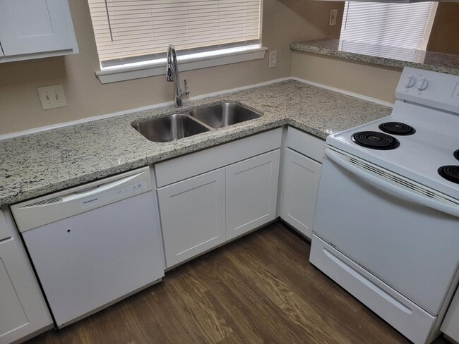 Foto del edificio - 9915 Towne Brook Ln