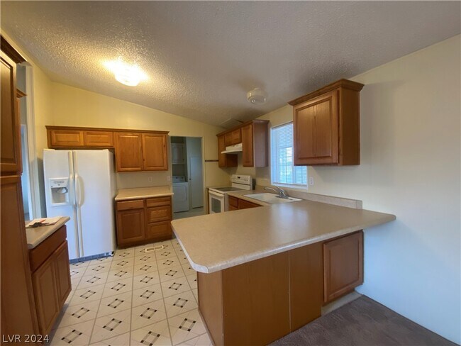 Building Photo - 861 E Ft Carson Rd