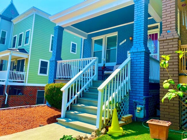 Building Photo - 3 Bedroom 2 Bathroom - Pets Welcome!
