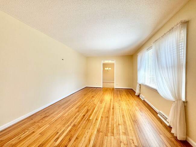 Building Photo - Well Maintained 3 Bedroom Home Off Lake Brandt Rd!