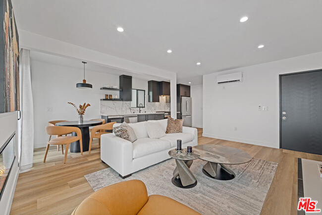 Foto del edificio - 3305 Ocean Front Walk