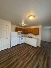 Building Photo - 467 Darley Creek