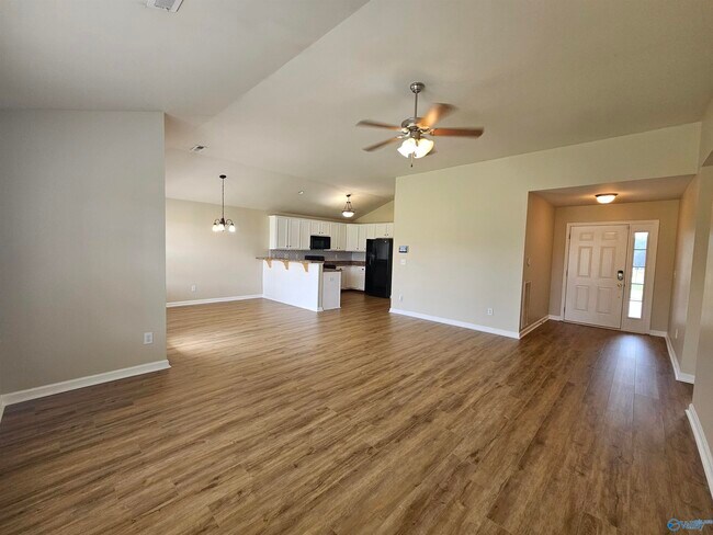 Foto del edificio - 385 Robinson Rd
