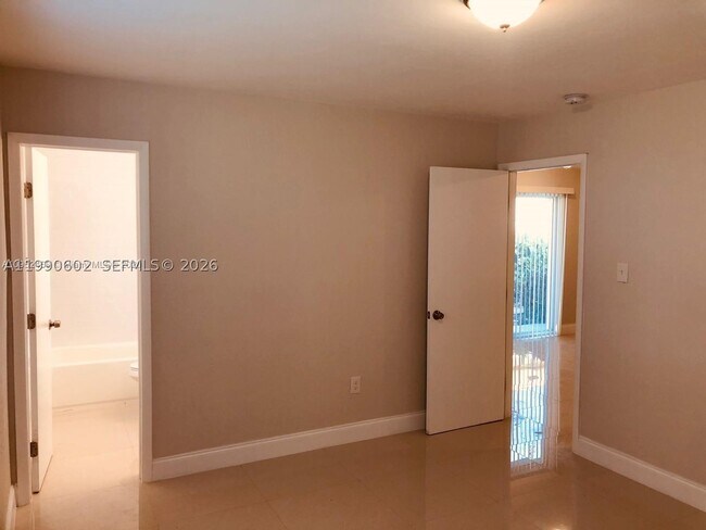 Foto del edificio - 1531 NE 117th St
