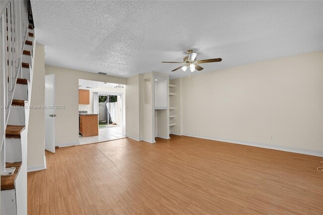 Foto del edificio - 7862 Kimberly Blvd