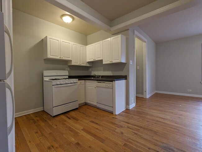 Building Photo - 3732 N Pine Grove Ave