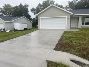 Building Photo - 18 Maple Ln