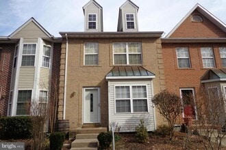 Building Photo - 413 Lakeview Ct