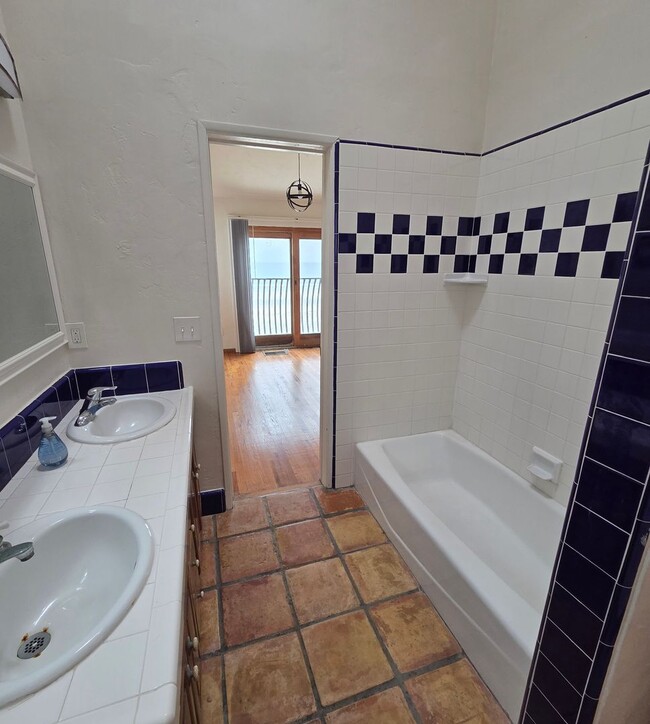 Foto del edificio - Beachfront 2-Bed, 2.5-Bath House w/2-Car Garage in Imperial Beach