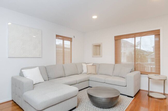 Foto del edificio - 9 E Henderson St