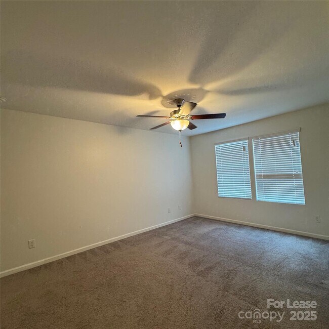 Foto del edificio - 8012 Camden Crossing