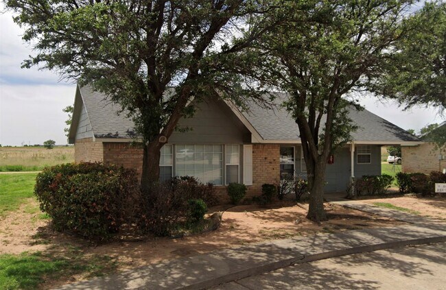 Building Photo - 1601 S Wicker Ave