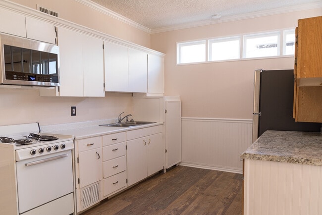 Building Photo - 398 SW 12th St