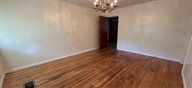 Building Photo - 2810 Newport St