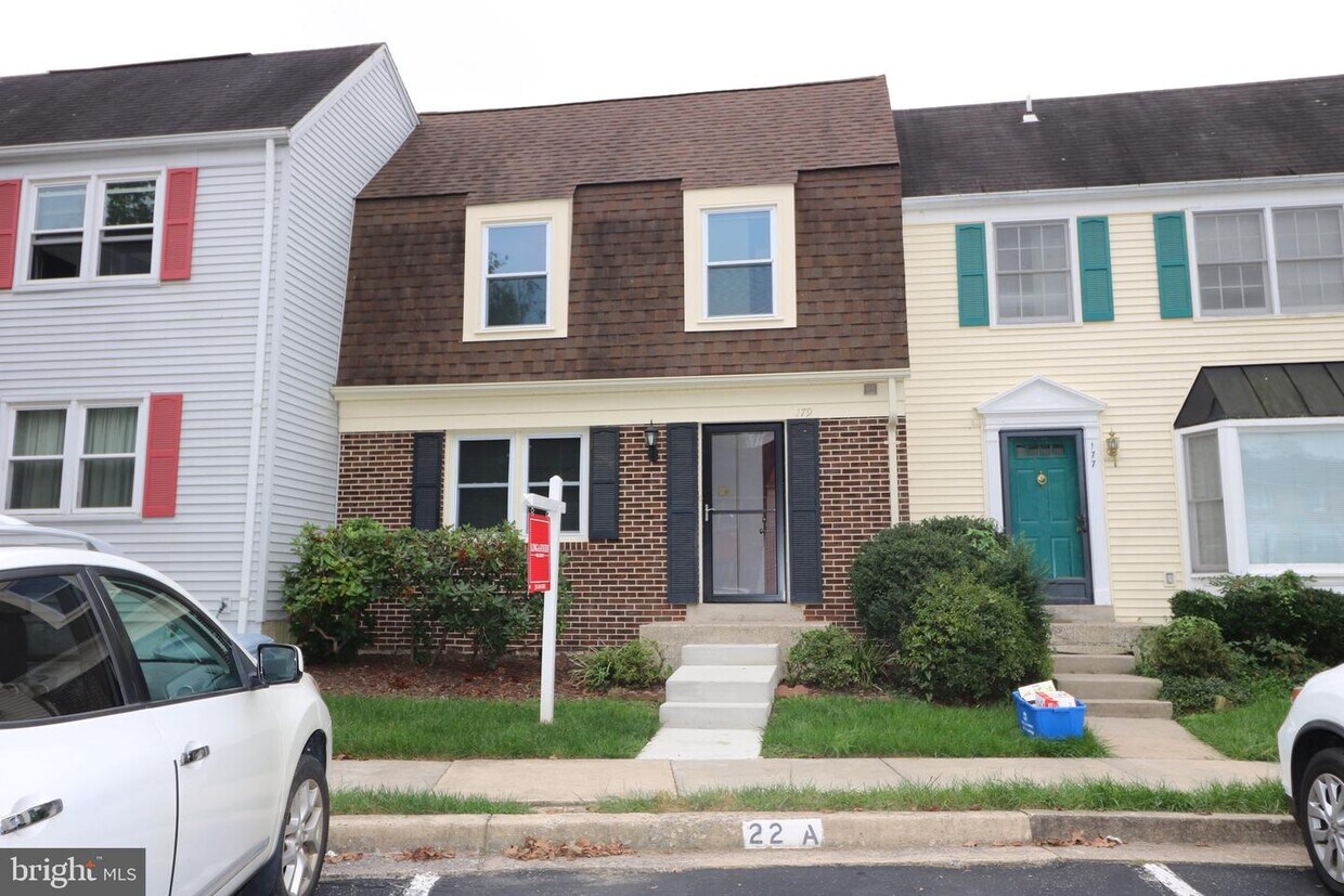Primary Photo - 179 Sharpstead Ln