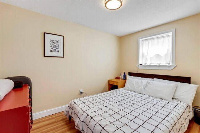 Building Photo - 82 Summer St