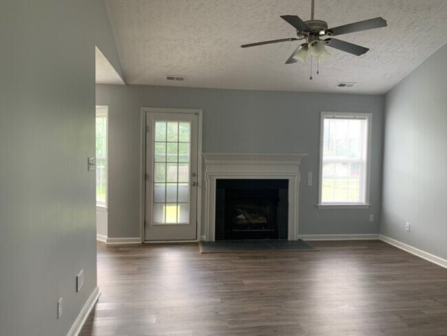 Foto del edificio - 109 Timber Ridge Drive, Raeford, Nc 28376