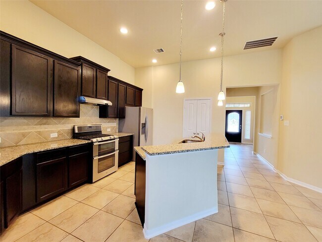 Building Photo - 9415 Harmony Lake Ln