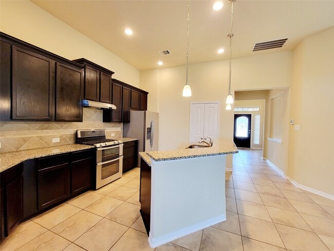 Foto del edificio - 9415 Harmony Lake Ln