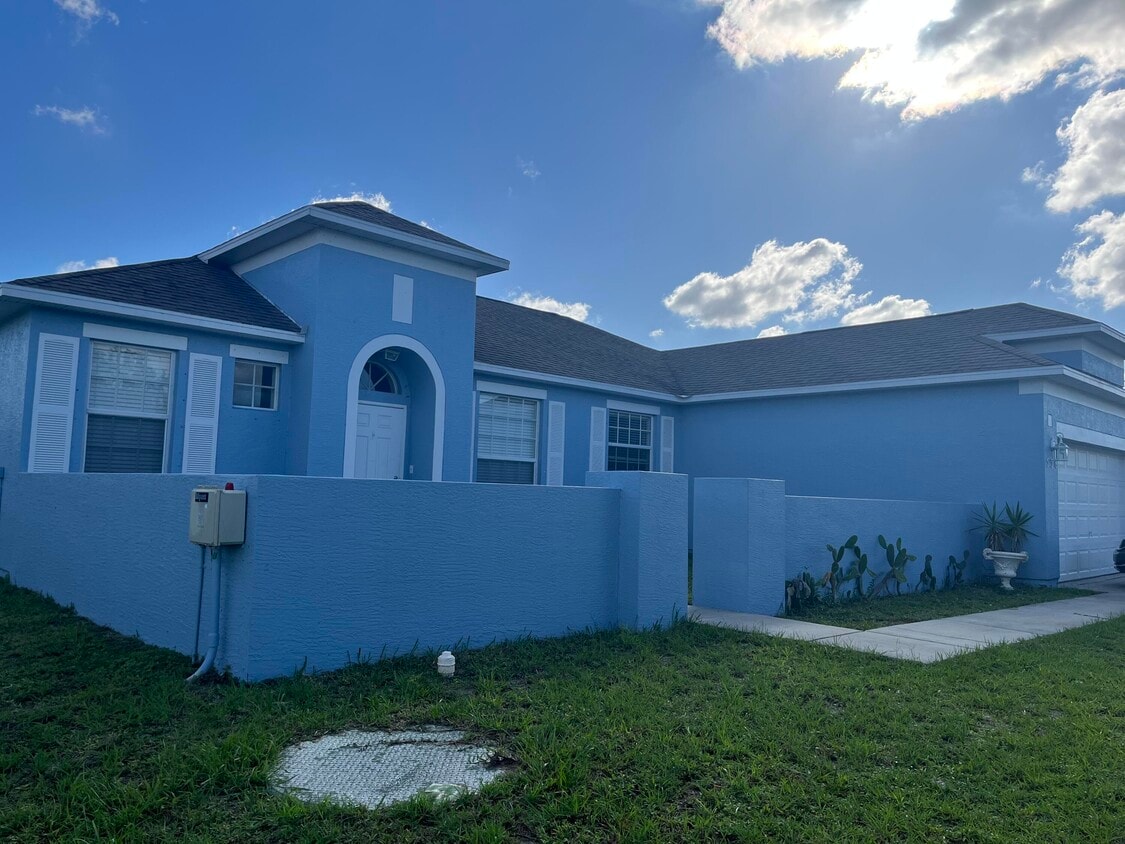 558 SW Halifax Ave, Port Saint Lucie, FL 34953 House for Rent in Port Saint Lucie, FL