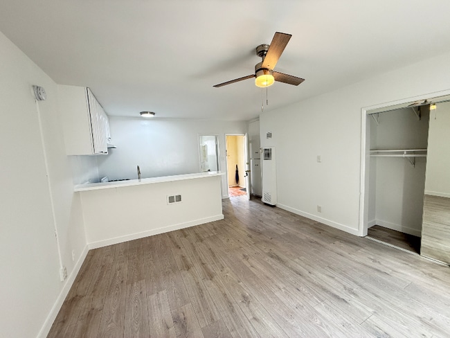 Foto del edificio - 240 S Reeves Dr