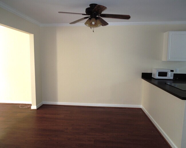 Building Photo - Middleburg 3 Bedroom Delight