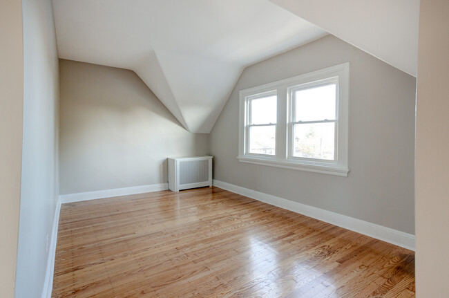 Building Photo - 800 E Willow Grove Ave